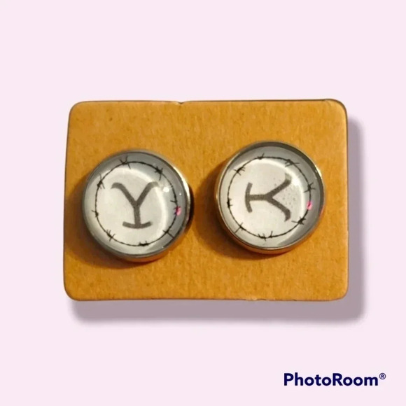 Jewelry - 2 pair of stud earrings